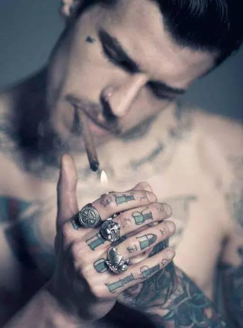 欧美剧纹身男人图片,纹身背后的故事与魅力